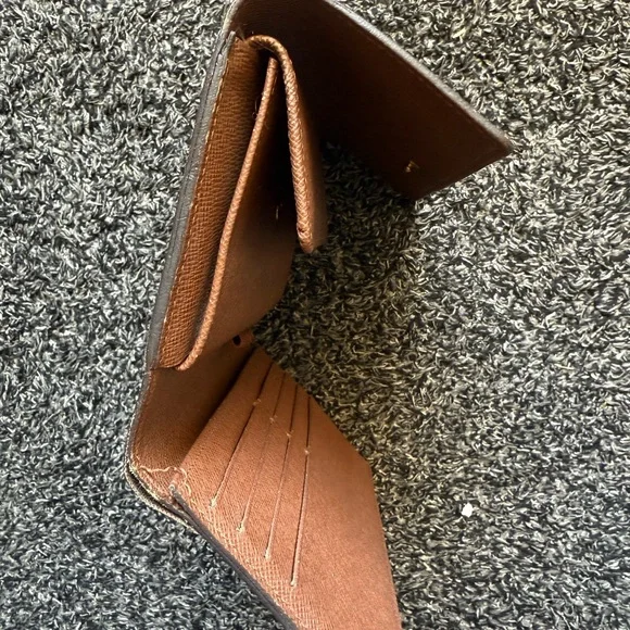Louis Vuitton Monogram Wallet - Picture 7 of 9